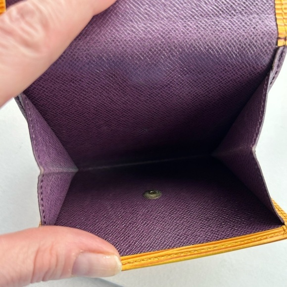 LV💛Épi Double Snap Wallet - Picture 5 of 10
